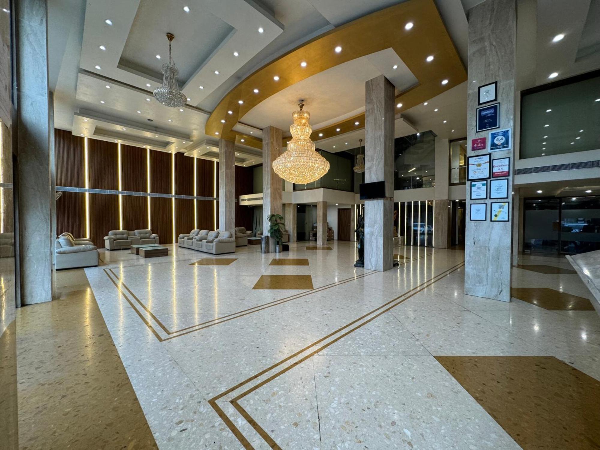 Hotel The Evergrand Palace Rajkot Exteriör bild