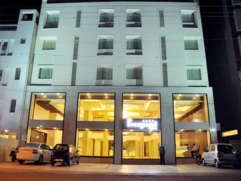Hotel The Evergrand Palace Rajkot Exteriör bild