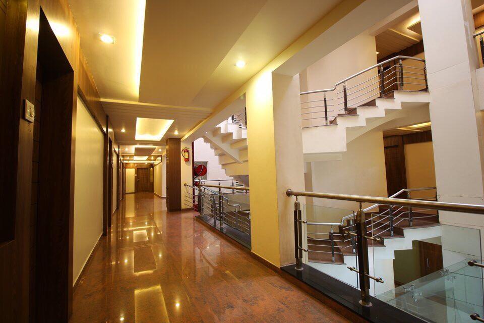 Hotel The Evergrand Palace Rajkot Exteriör bild