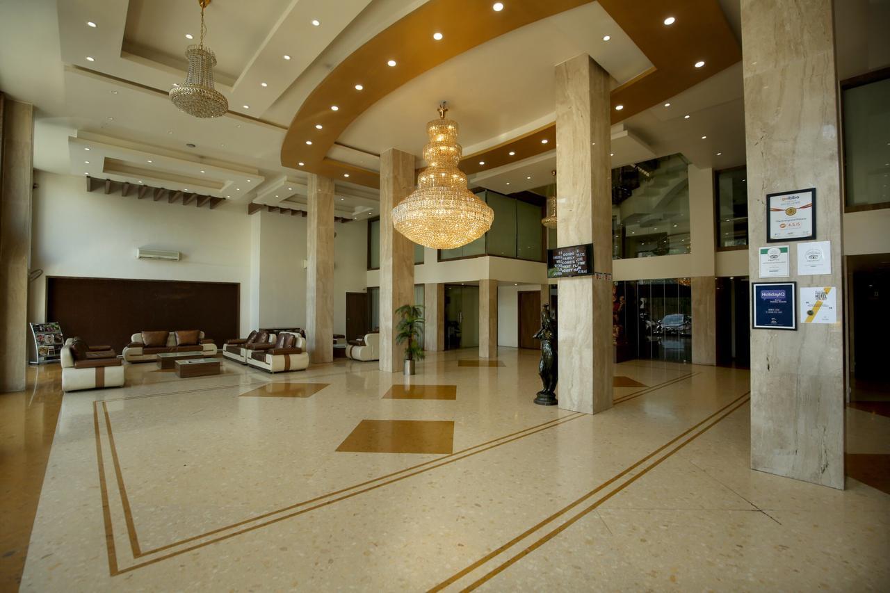 Hotel The Evergrand Palace Rajkot Exteriör bild