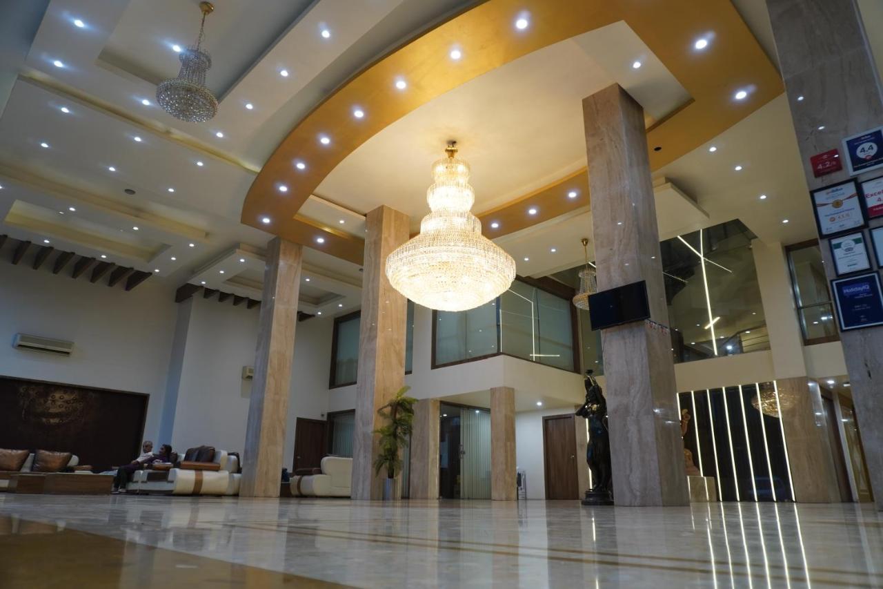 Hotel The Evergrand Palace Rajkot Exteriör bild